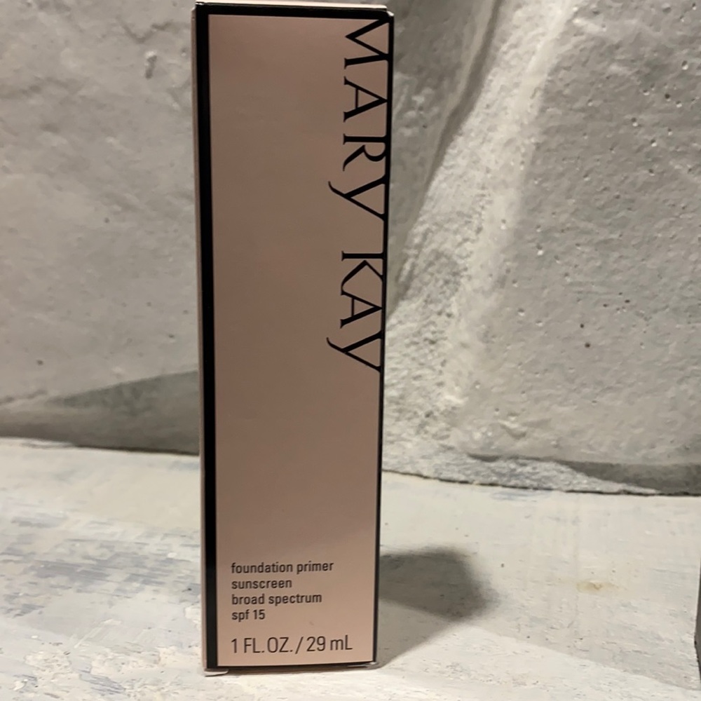 NIB MK foundation primer with sunscreen